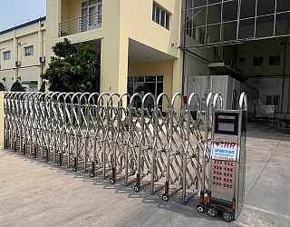 CỔNG XẾP INOX TỰ ĐỘNG GIÁ XƯỞNG